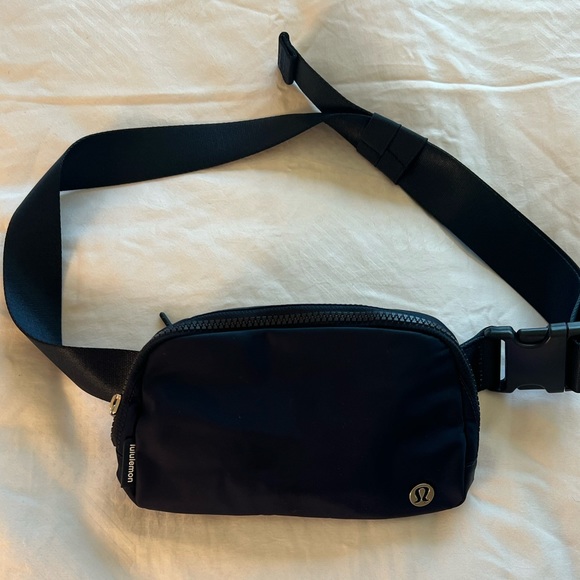 lululemon athletica Accessories - lulu belt bag (like new)